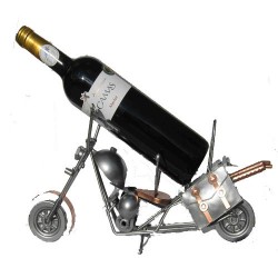 Ce porte-bouteille en forme de moto chopper, est idéal pour les amateurs de vin et de culture biker.