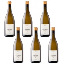 Six bouteilles La Butinière Chardonnay, capsules dorées, ambiance chaleureuse